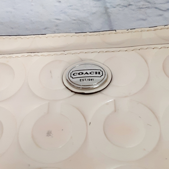 Coach cream patent leather wristlet, wallet - Picture 10 of 14